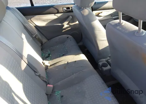 2004 Volkswagen Jetta Gl z USA, uszkodzony, nr VIN 3VWRK69M64M130651